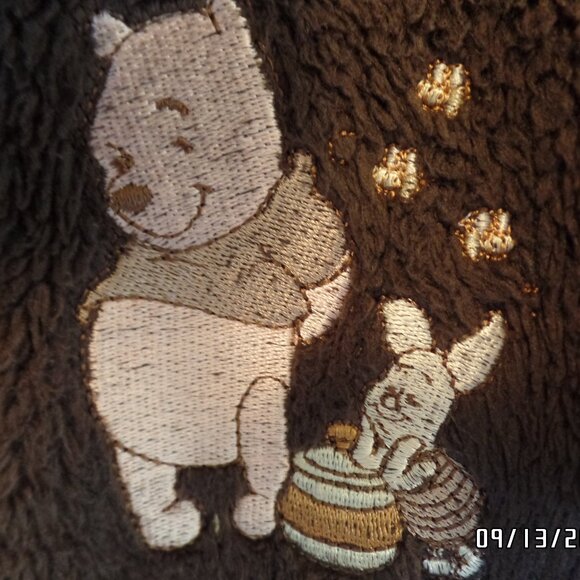 Disneyland Resort Winnie the Pooh and Piglet embroidered Fleece Jacket Medium - Picture 3 of 16